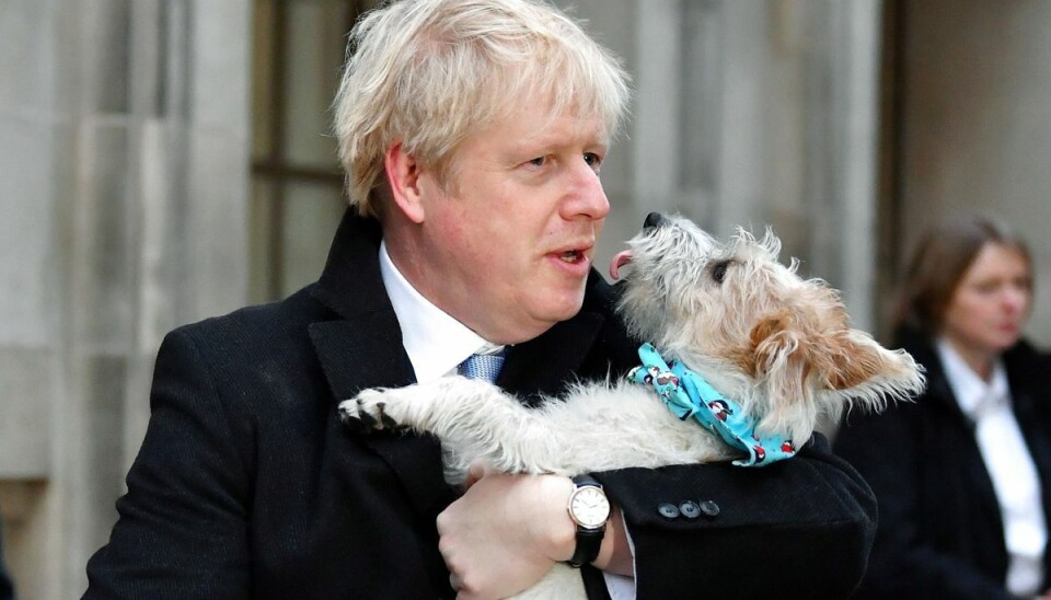 Den engelske premierminister Boris Johnson kommenterer nu på sin hunds hang til 'romantik'. Den engelske premierminister Boris Johnson kommenterer nu på sin hunds hang til 'romantik'.