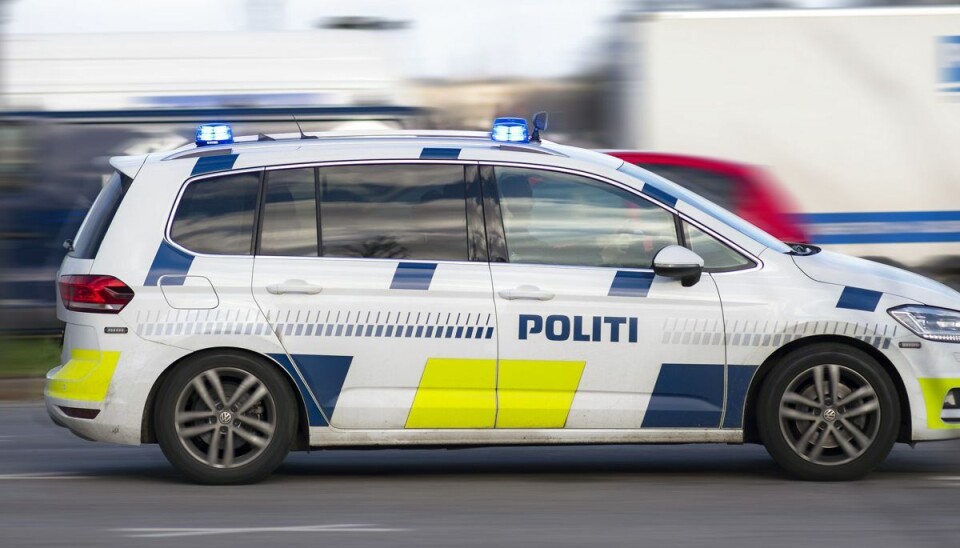 Politimanden, der blev kørt ned i Aarhus sidste måned, er stadig ikke ved bevidsthed, skriver politiet. Foto: Christian Lindgren Politimanden, der blev kørt ned i Aarhus sidste måned, er stadig ikke ved bevidsthed, skriver politiet. Foto: Christian Lindgren