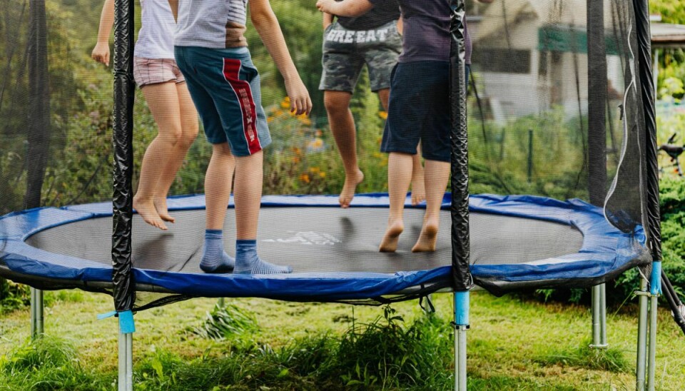 Flere forældre er blevet skadet på trampolinen, efter de har forsøgt at vise børnene, hvordan man laver bestemt tricks. Foto: Ritzau Scanpix