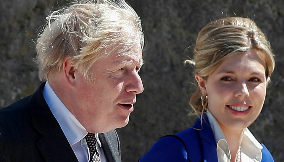 Boris Johnson og hans hustru Carrie Johnson skal være forældre igen