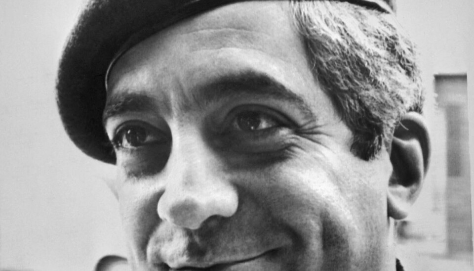 General Otelo Saraiva de Carvalho efter han i 1974 førte an i et kup mod det portugisiske diktatur. General Otelo Saraiva de Carvalho efter han i 1974 førte an i et kup mod det portugisiske diktatur.