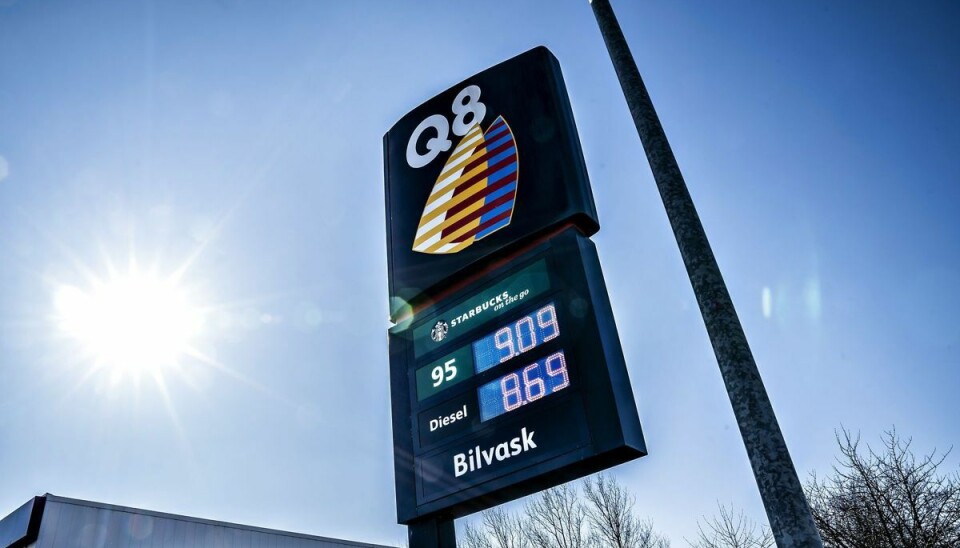 Et besøg fra Fødevarestyrelsen førte til, at en Q8-tankstation ved Esbjergmotorvejen har fået sur smiley og kæmpe bøde. Et besøg fra Fødevarestyrelsen førte til, at en Q8-tankstation ved Esbjergmotorvejen har fået sur smiley og kæmpe bøde.