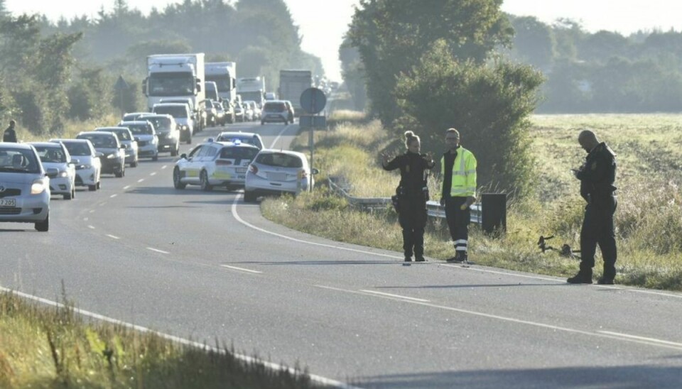 Trafikken dirigeres af politiet. Foto: Presse-fotos.dk