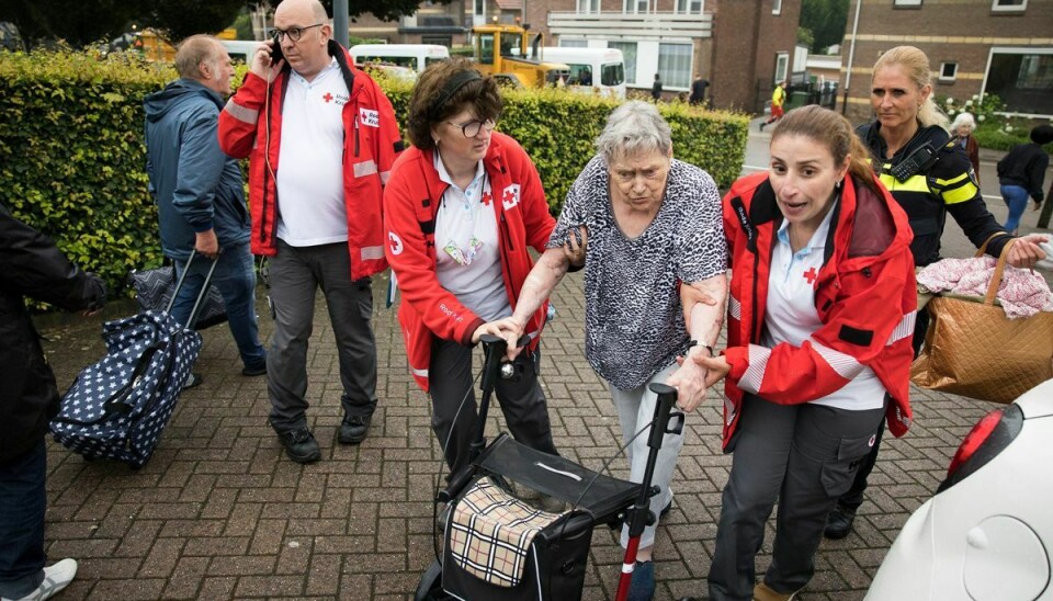 Hollandsk Røde Kors hjælper med at evakuere folk i forbindelse med oversvømmelserne. Foto: The Netherlands Red Cross