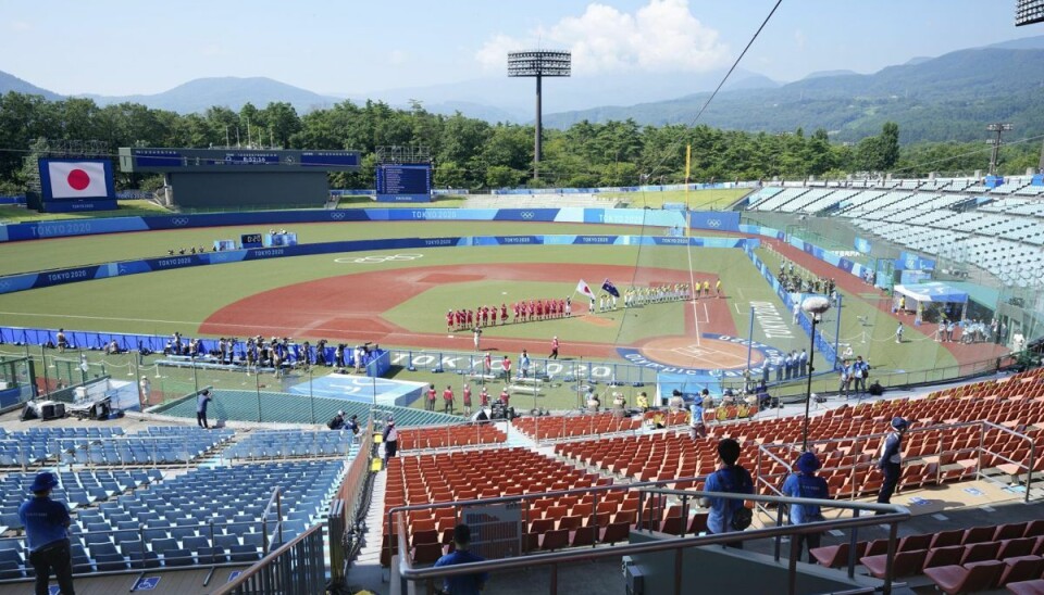 Japan og Australiens kvindehold i softball tog onsdag morgen lokal tid hul på de næste mange ugers tætpakkede sportsprogram under OL i Japan.