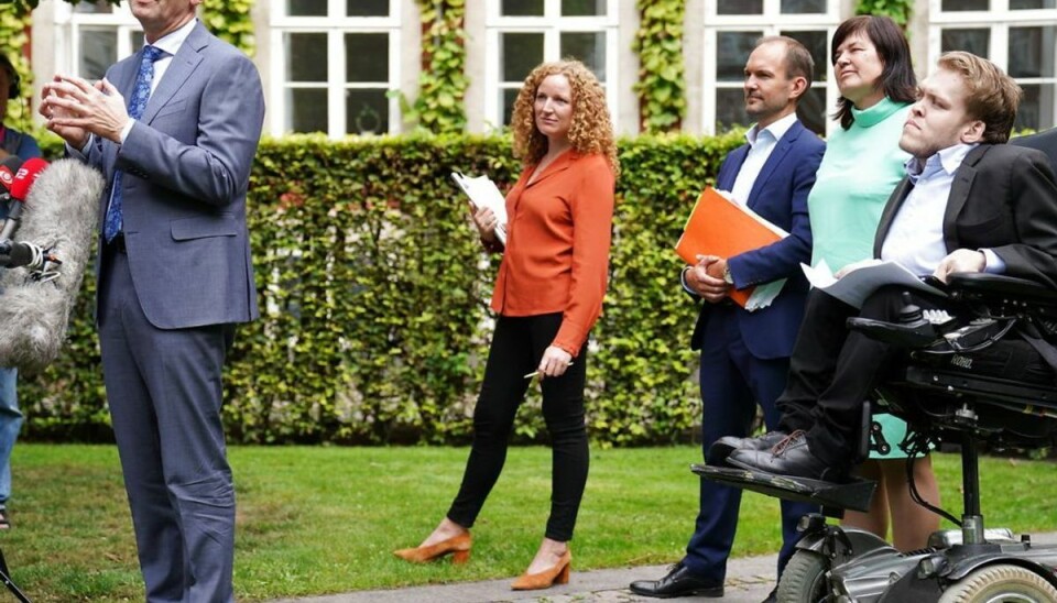 Justitsminister Nick Hækkerup (S), Rosa Lund (EL), Karina Lorentzen (SF) og Kristian Hegaard (RV) præsenterer ny aftale om samtykkelov i Justitsministeriets gård tirsdag den 1. september 2020. Foto: Emil Helms/Scanpix.