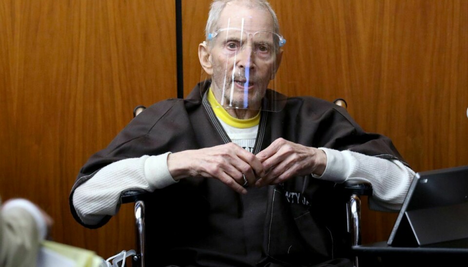 Robert Durst var i retten i Los Angeles iklædt fængselsdragt og visir, mens han også afgav forklaring fra en kørestol.