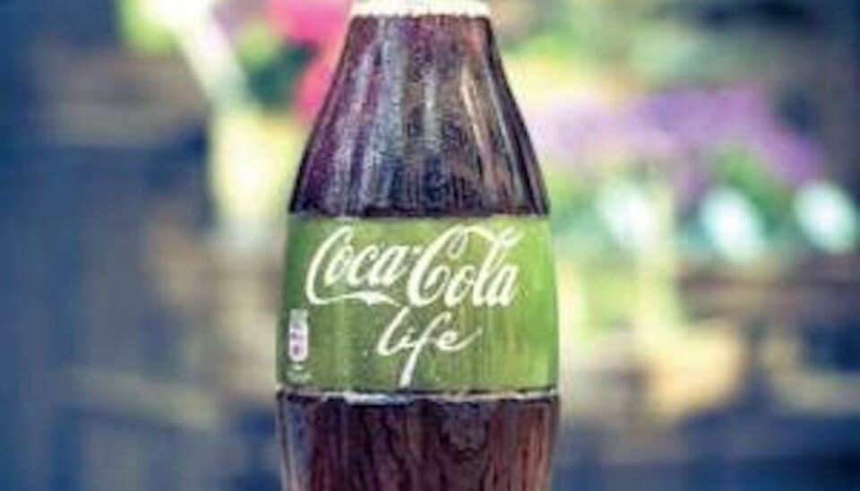 Ny cola-life indeholder ni sukkerknalder Sådan ser den ud, den sundere Coca Cola Life med grøn etiket.