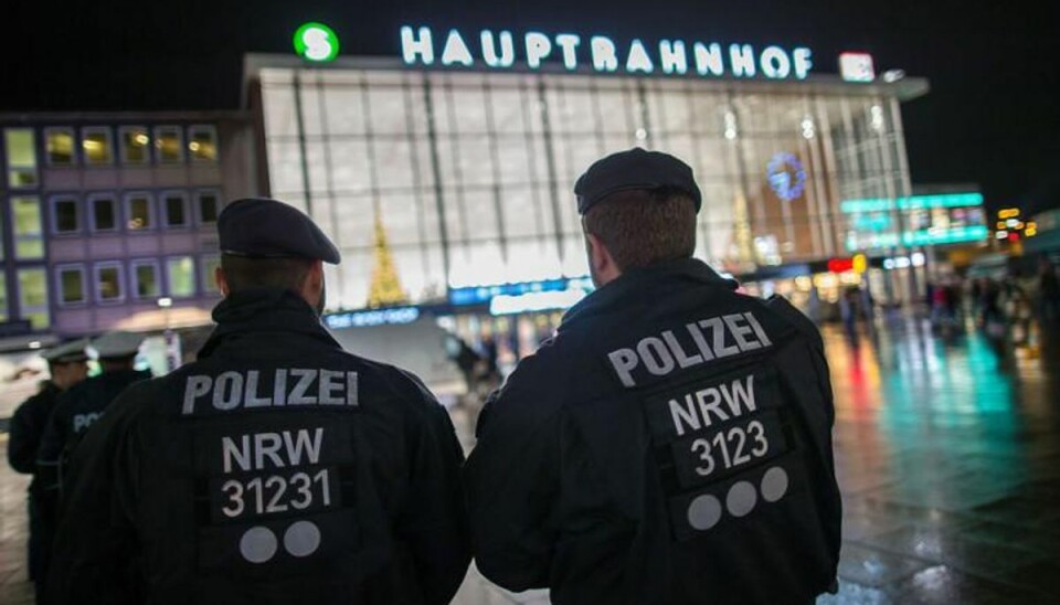 Første person anholdt for sexovergreb i Köln Politi ved Köln Banegård den 6. januar 2016. Foto: Maja Hitij/Scanpix 2016)