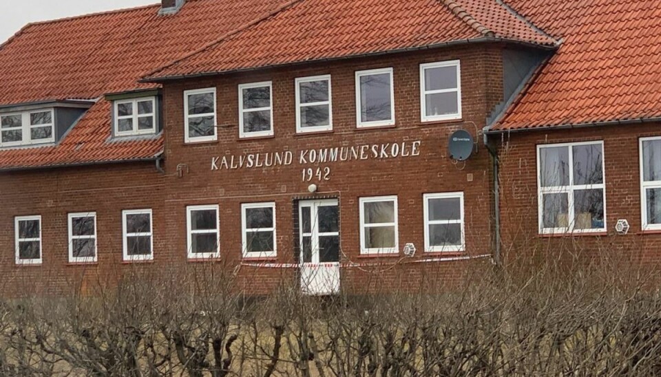En ældre mand er blevet røgforgiftet i en brand på gammel skole. KLIK VIDERE OG SE FLERE BILLEDER. Foto: presse-fotos.dk En ældre mand er blevet røgforgiftet i en brand på gammel skole. KLIK VIDERE OG SE FLERE BILLEDER. Foto: presse-fotos.dk
