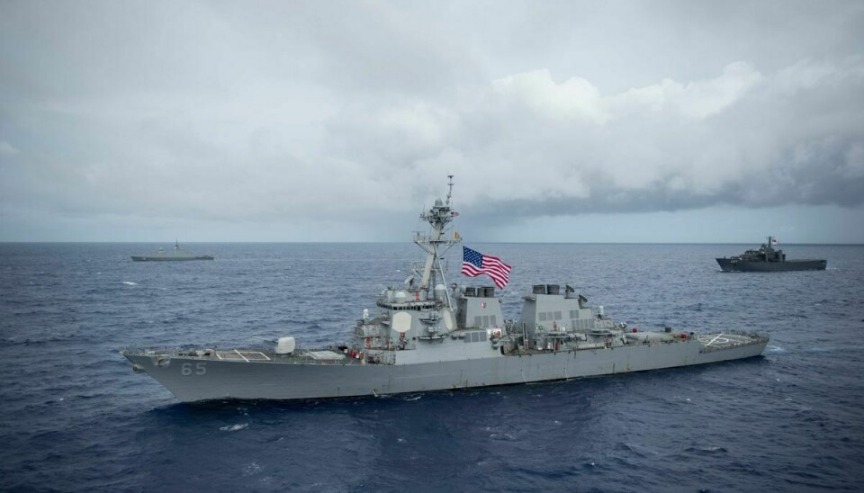 Den amerikanske destroyer 'USS Benfold' sejlede ifølge det kinesiske militær ind i farvandet Paraceløerne uden tilladelse fra den kinesiske regering.