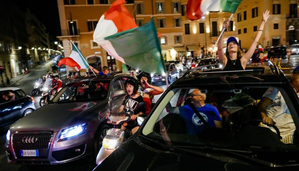 EM-sejren, som er Italiens første i 53 år, blev fejret i Roms gader natten til mandag.