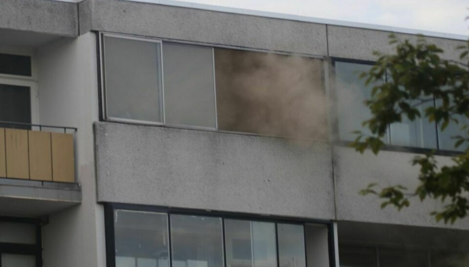 En beboer i en lejlighed i Ishøj er i kritisk tilstand efter en brand. Foto: Presse-fotos.dk