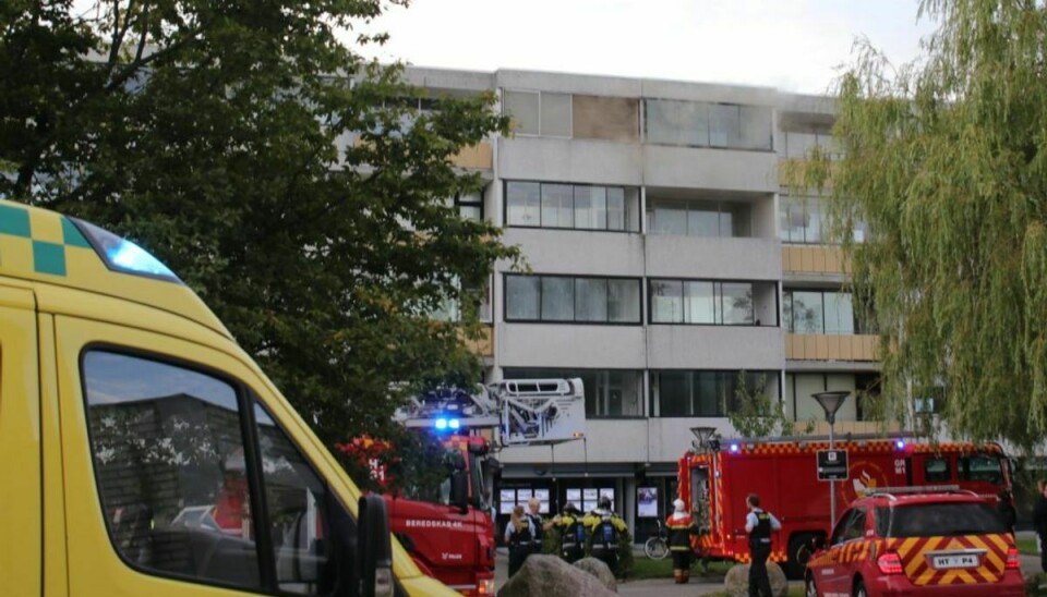 Lejligheden brød ud i den øverste lejlighed i komplekset. Foto: Presse-fotos.dk