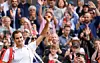 Roger Federer har haft mange store oplevelser på Centre Court. Onsdag blev han hyldet af publikum efter nederlaget til polske Hubert Hurkacz i kvartfinalen. Foto: Pool via REUTERS/Ben Solomon
