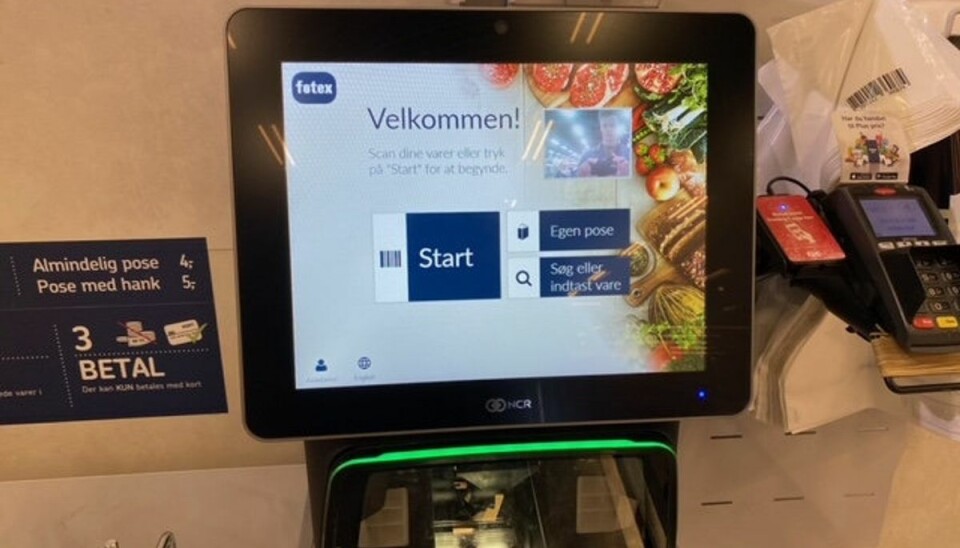 Ved selvbetjeningskasserne i Føtex, Bilka og Netto er der nu sat ansigtskameraer op.