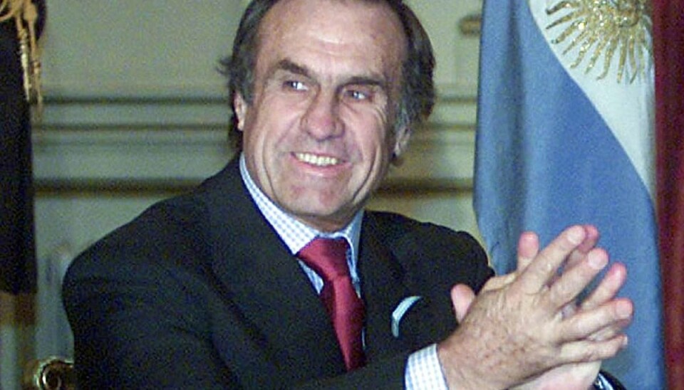 Den argentinske Formel-1 legende Carlos Reutemann døde onsdag den 7. juli efter længere tids sygdom. Han blev 79 år. Foto: Scanpix/ALI BURAFI / AFP Den argentinske Formel-1 legende Carlos Reutemann døde onsdag den 7. juli efter længere tids sygdom. Han blev 79 år. Foto: Scanpix/ALI BURAFI / AFP