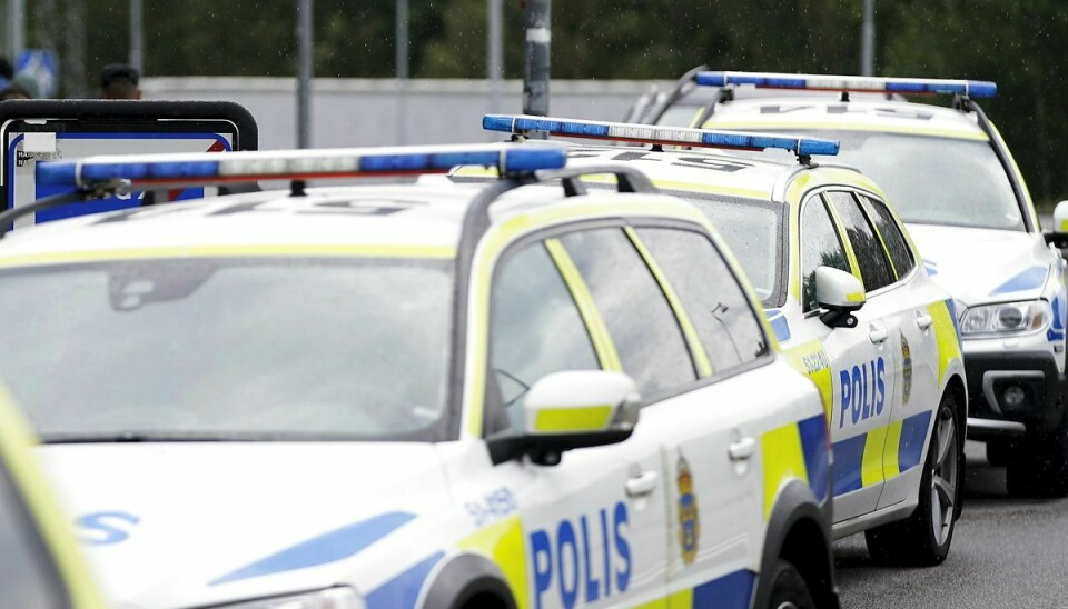 Et fly med ni personer er styrtet ned ved Örebro flyveplads i Sverige