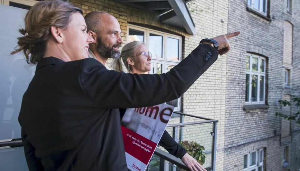 13,9 % af danskerne har boligkøbsplaner - og det er især interessen for lejlighedskøb, der flytter sig - fra 5,7 % lejlighedskøbere i april til 4,6 % nu, viser barometeret fra YouGov. Foto: Palle Skov/Home