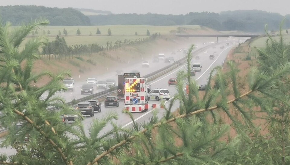 Bilerne måtte holde i kø. Foto: Presse-fotos.dk. Bilerne måtte holde i kø. Foto: Presse-fotos.dk.