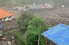 Under et stort jordskred i den populære ferieby Atami i det centrale Japan er huse skyllet væk og mindst 20 personer savnes. Det oplyser lokale embedsmænd ifølge AFP.