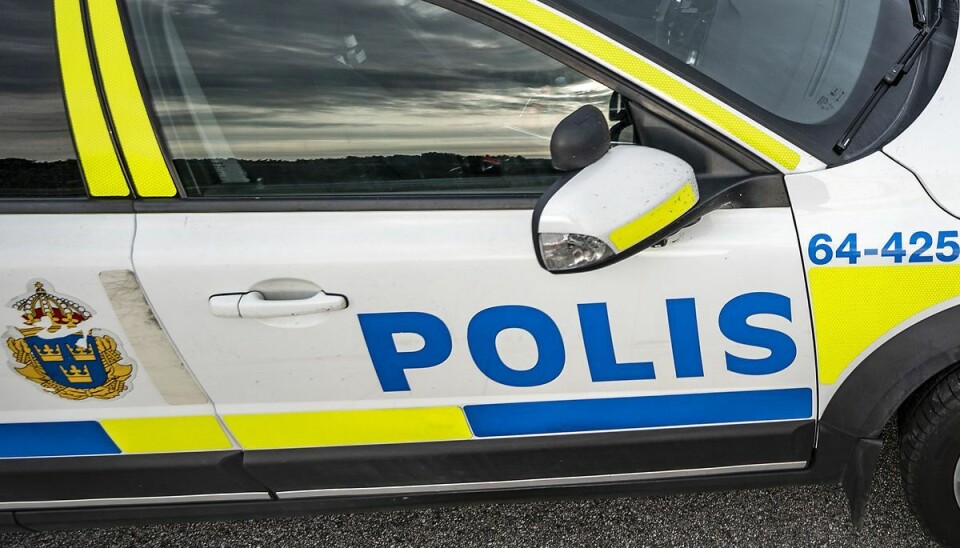 En politibetjent er død efter skyderi i det nordlige Göteborg. En politibetjent er død efter skyderi i det nordlige Göteborg.
