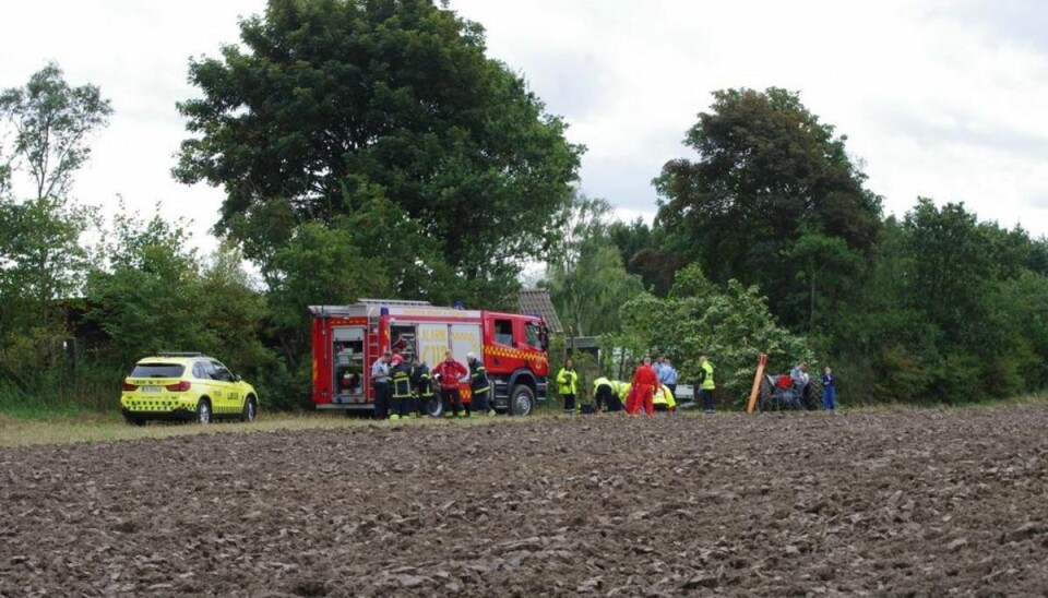 Klemt ihjel under traktor En mand er død efter en arbejdsulykke. Foto: Øxenholt Foto