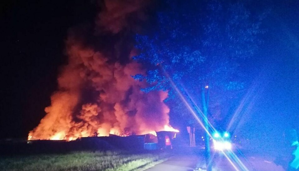 Politiet har nu fundet ud af, at industribranden i Ikast var påsat. Foto: Øxenholt Foto