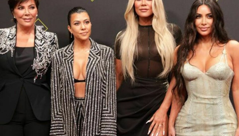 Fra venstre til højre ses Kris Jenner, Kourtney Kardashian, Khloe Kardashian og Kim Kardashian ved People’s Choice Awards i Californien i 2019. Foto: Monica Almeida/Reuters
