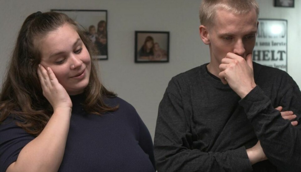 Det unge par Sarah og Daniel bliver konfronteret med deres vanvittige vaner. Foto: TV3 Det unge par Sarah og Daniel bliver konfronteret med deres vanvittige vaner. Foto: TV3