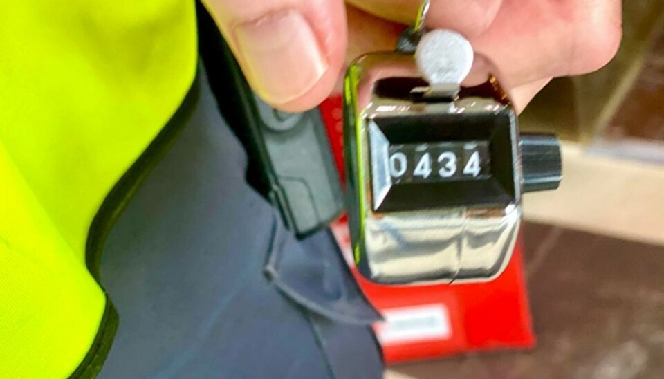 434 er antallet af påtaler mellem klokken 8 og 12. Ved den ene indgang. I alt når tallet over 4000 på en vagt. Foto: Jørgen Rosengren/Newsbreak.dk. 434 er antallet af påtaler mellem klokken 8 og 12. Ved den ene indgang. I alt når tallet over 4000 på en vagt. Foto: Jørgen Rosengren/Newsbreak.dk.