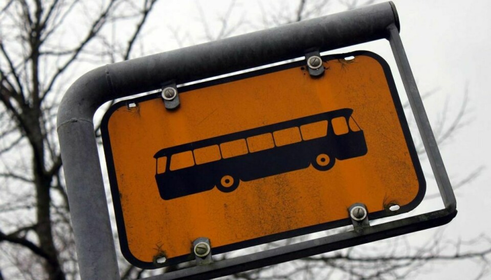 En 69-årig mand er død, efter at være faldet ind under en bus. Arkivfoto: Elo Christoffersen.