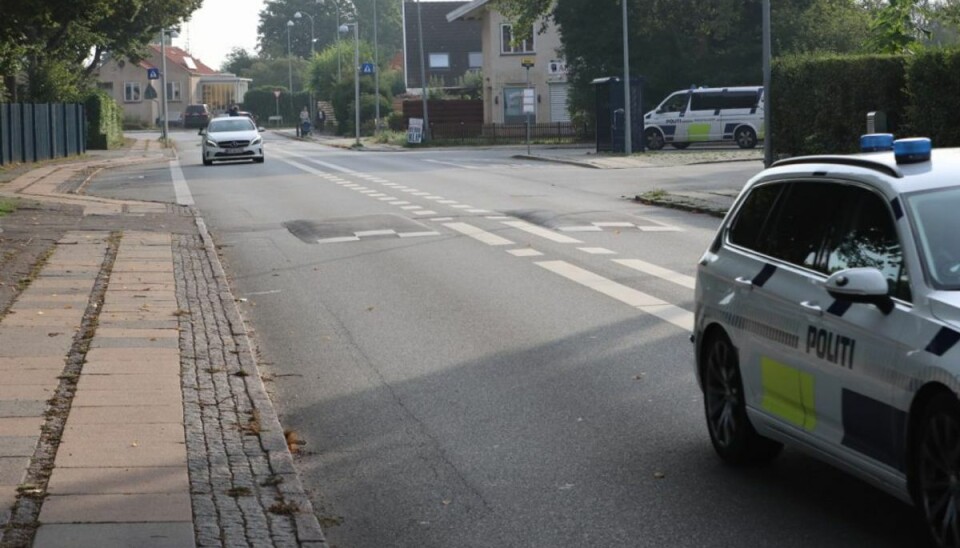 Genstanden, der menes at være fyrværkeri, er fundet på en sti nær børnehaven. Foto: Presse-fotos.dk