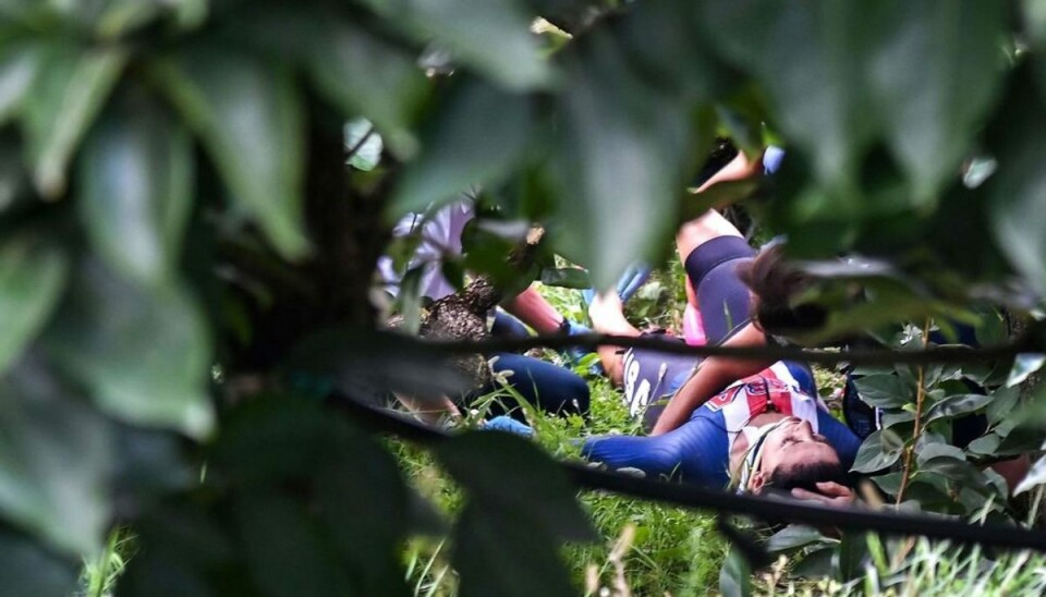 Amerikaneren Chloe Dygert Owen kom særdeles galt af sted torsdag på en nedkørsel ved VM i enkeltstart. Vi advarer mod voldsomme billeder videre i galleriet. Foto: Marco BERTORELLO / Scanpix Amerikaneren Chloe Dygert Owen kom særdeles galt af sted torsdag på en nedkørsel ved VM i enkeltstart. Vi advarer mod voldsomme billeder videre i galleriet. Foto: Marco BERTORELLO / Scanpix