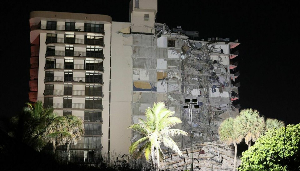 Det var denne bygning på 12 etager, der natten til torsdag styrtede sammen i Miami Beach.