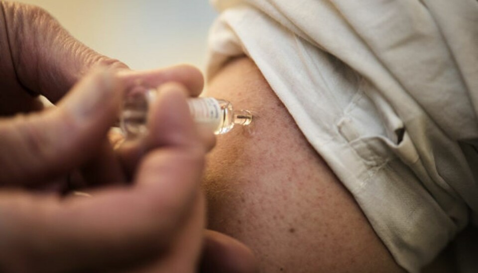 Influenzavaccine er ekstra vigtig i år Sæsonen for influenza står for døren, og det får sundhedsmyndighederne til at opfordre udsatte grupper til at tage imod tilbuddet om gratis vaccine. (Arkivfoto). Foto: Kristian Djurhuus/Scanpix