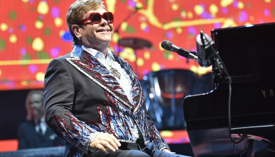 Den ikoniske sanger, sangskriver og komponist Elton John kommer til Casa Arena i Horsens næste sommer.