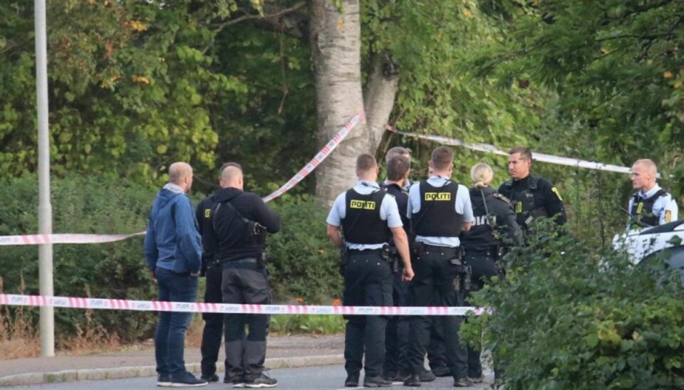 To håndgranater blev smidt mod et hus. Foto: Presse-fotos.dk.