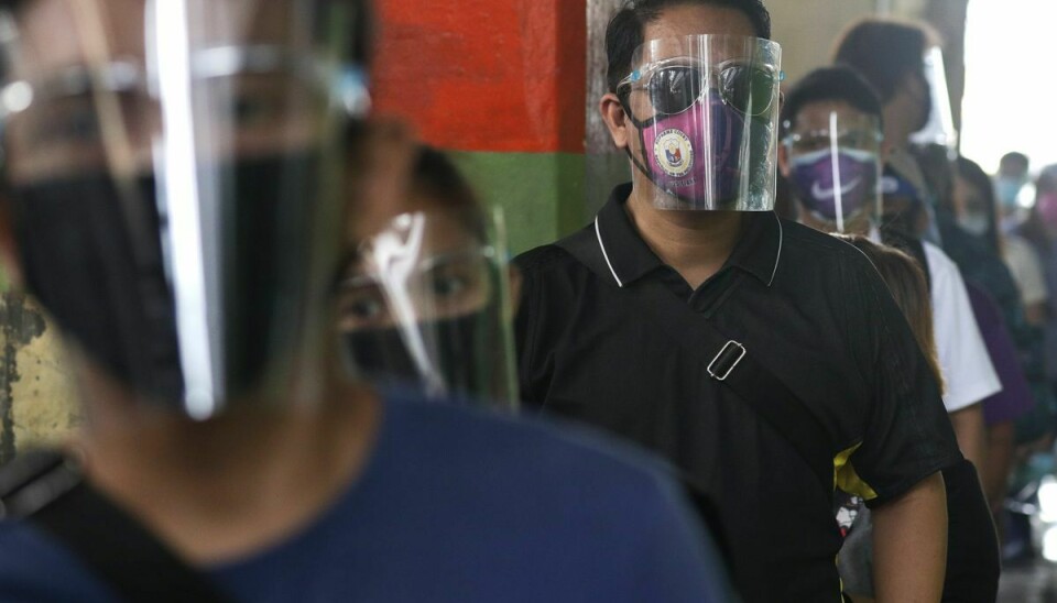 Filippinere, som nægter at blive vaccineret mod covid-19, risikerer at blive sat i fængsel. Truslen blev fremsat mandag af præsident Rodrigo Duterte. Samtidig fastholdt han et krav om, at borgerne skal bære mundbind og ansigtsvisirer. (Arkivfoto).