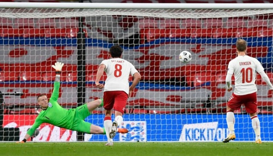 Christian Eriksen havde ingen problemer med at passere Jordan Pickford på straffespark. – Foto: Toby Melville/Reuters/Scanpix