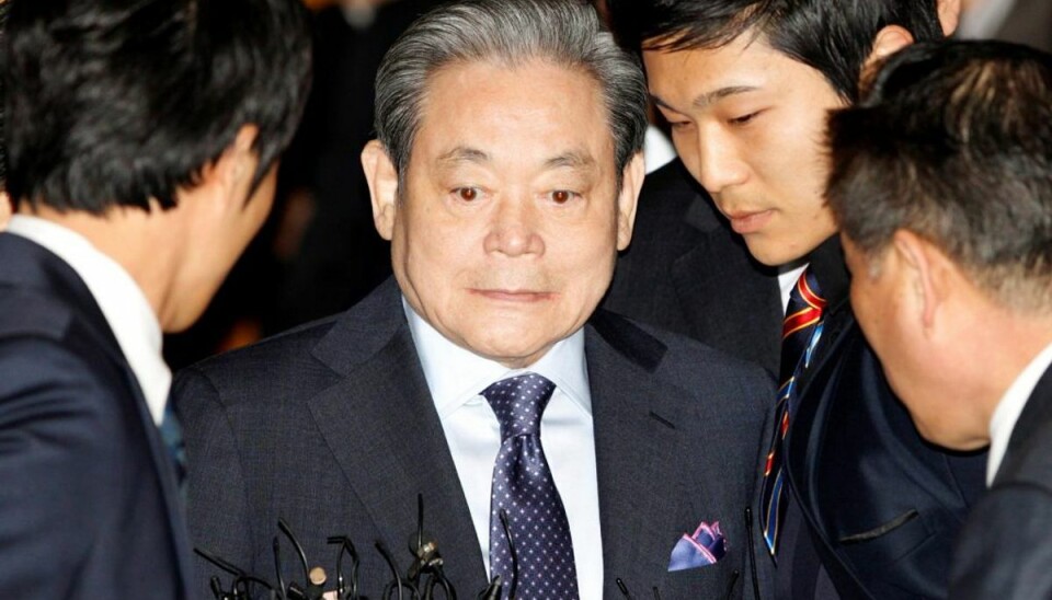 Mystisk dødsfald efter seks år Samsungs bestyrelsesformand, Lee Kun-hee, er død. Han blev 78 år. (Arkivfoto) – Foto: Lee Jae Won/Reuters