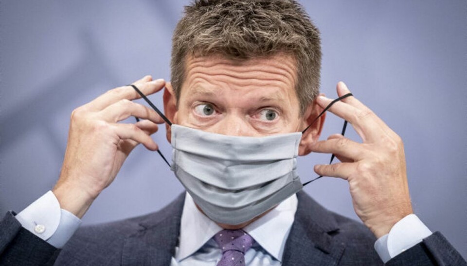 Dansk studie om mundbind afvist af medicinske tidsskrifter I Danmark er der påbud om mundbind i offentlig transport og på restauranter og barer, når man står op. (Arkivfoto). Foto: Mads Claus Rasmussen/Scanpix