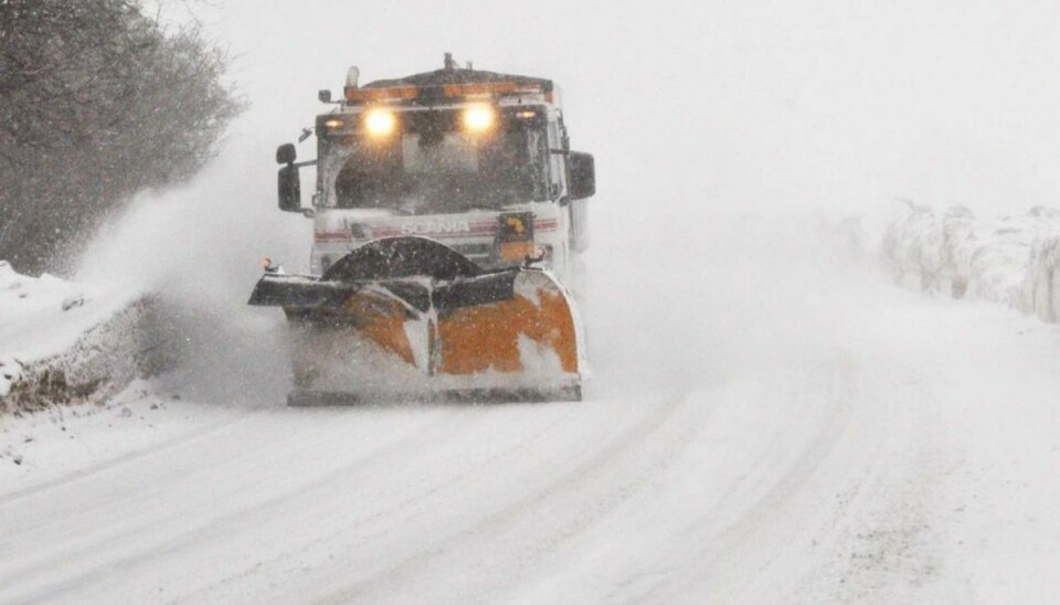 Snefygning betyder, at løs sne vil flyve rundt. Det kan betyde nedsat sigtbarhed, når du kører. Arkivfoto. KLIK VIDERE OG SE HVOR I LANDET DET VOLDSOMME VEJR RAMMER.