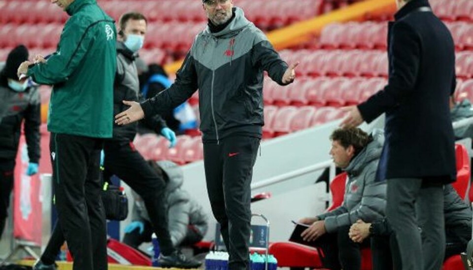 Jürgen Klopp og Brian Priske endte i en diskussion på sidelinjen efter en duel mellem Jordan Henderson og Jens-Lys Cajuste. Foto: Peter Byrne/Reuters Jürgen Klopp og Brian Priske endte i en diskussion på sidelinjen efter en duel mellem Jordan Henderson og Jens-Lys Cajuste. Foto: Peter Byrne/Reuters