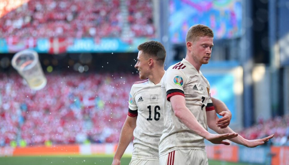 Kevin De Bruyne manede til ro, da han havde scoret det afgørende mål mod Danmark. Kevin De Bruyne manede til ro, da han havde scoret det afgørende mål mod Danmark.