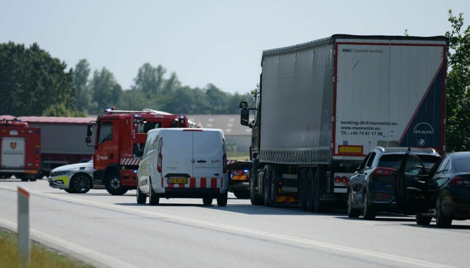 Bilister vender om på motorvejen ved dødsulykke.