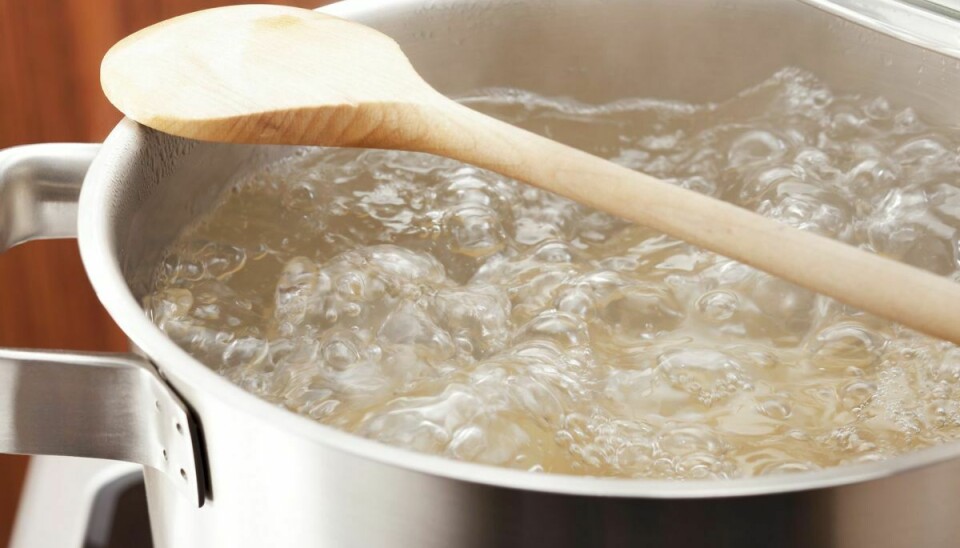 Du behøver ikke olie i vandet for at undgå, at din pasta klistrer sammen.