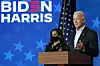 Med senator og vicepræsidentkandidat Kamala Harris ved sin side opfordrede Joe Biden torsdag aften dansk tid amerikanerne til at væbne sig med tålmodighed og bevare roen, mens de sidste stemmer tælles op. Foto: Drew Angerer/AFP