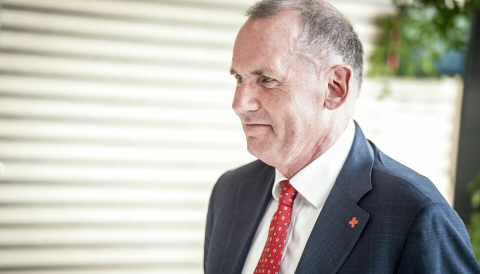 Generalsekretær i Røde Kors Danmark Anders Ladekarl er overvældet af de mange mundbind, Røde Kors har modtaget på det seneste. Foto: Mads Claus Rasmussen/Ritzau Scanpix