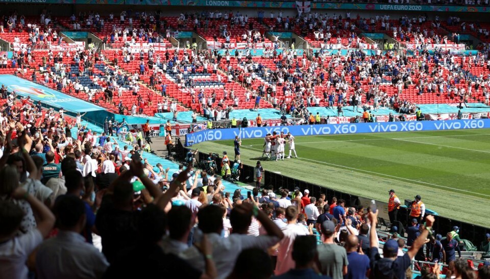England vandt EM-kampen mod Kroatien, men kampen fik en frygtelig begyndelse på lægterne. England vandt EM-kampen mod Kroatien, men kampen fik en frygtelig begyndelse på lægterne.